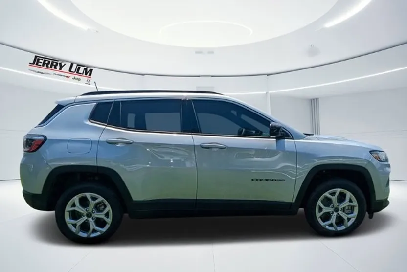 2025 Jeep Compass Latitude photo 1