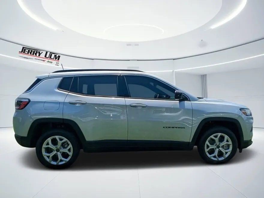 2025 Jeep Compass Latitude photo 1