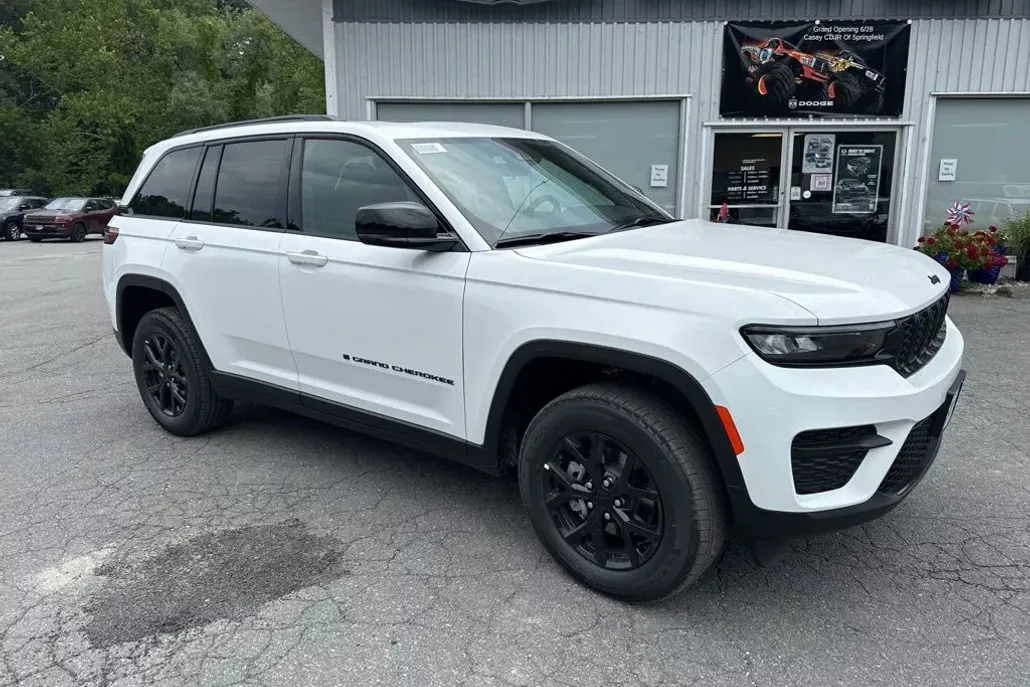 2025 Jeep Grand Cherokee Altitude photo 1