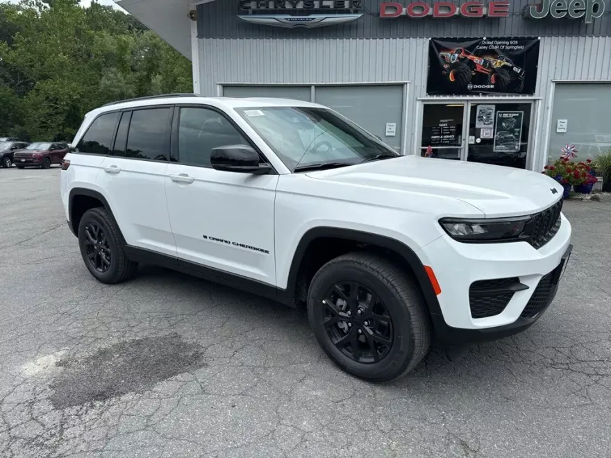 2025 Jeep Grand Cherokee Altitude photo 1