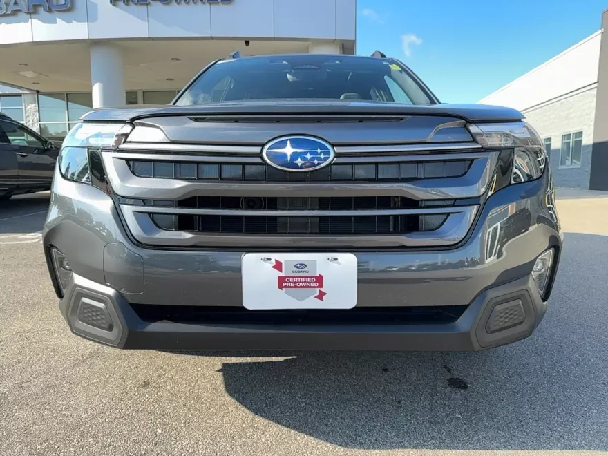 2025 Subaru Forester Premium Base photo 1