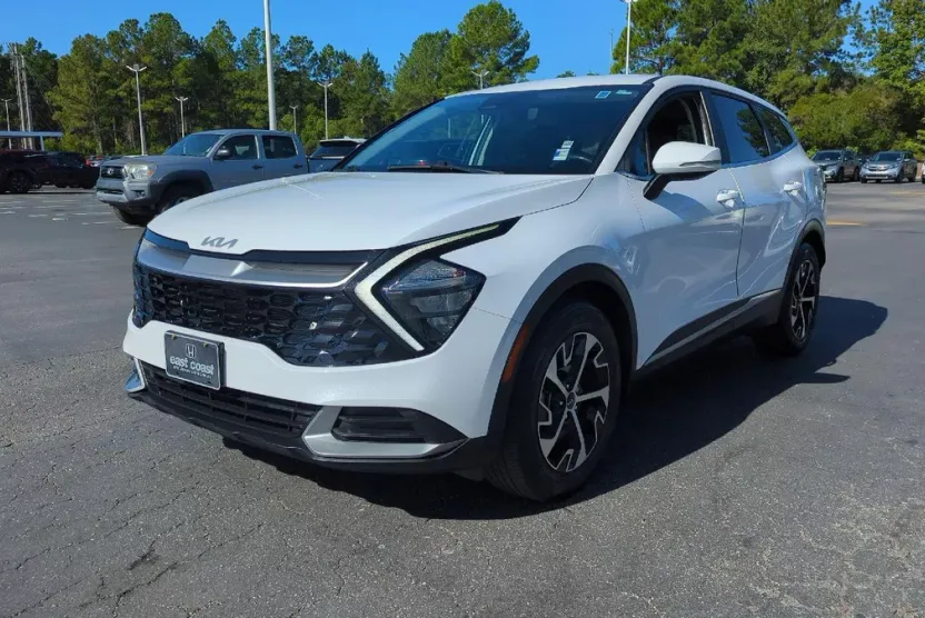 2023 Kia Sportage EX photo 1