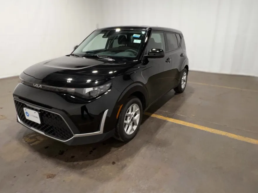 2024 Kia Soul LX photo 1