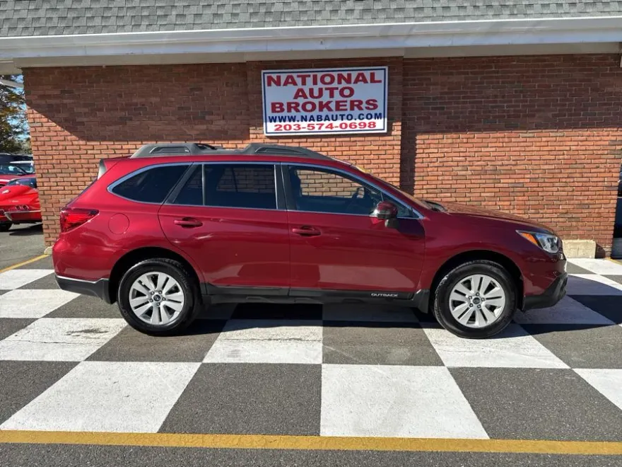 2015 Subaru Outback 2.5i Premium photo 1