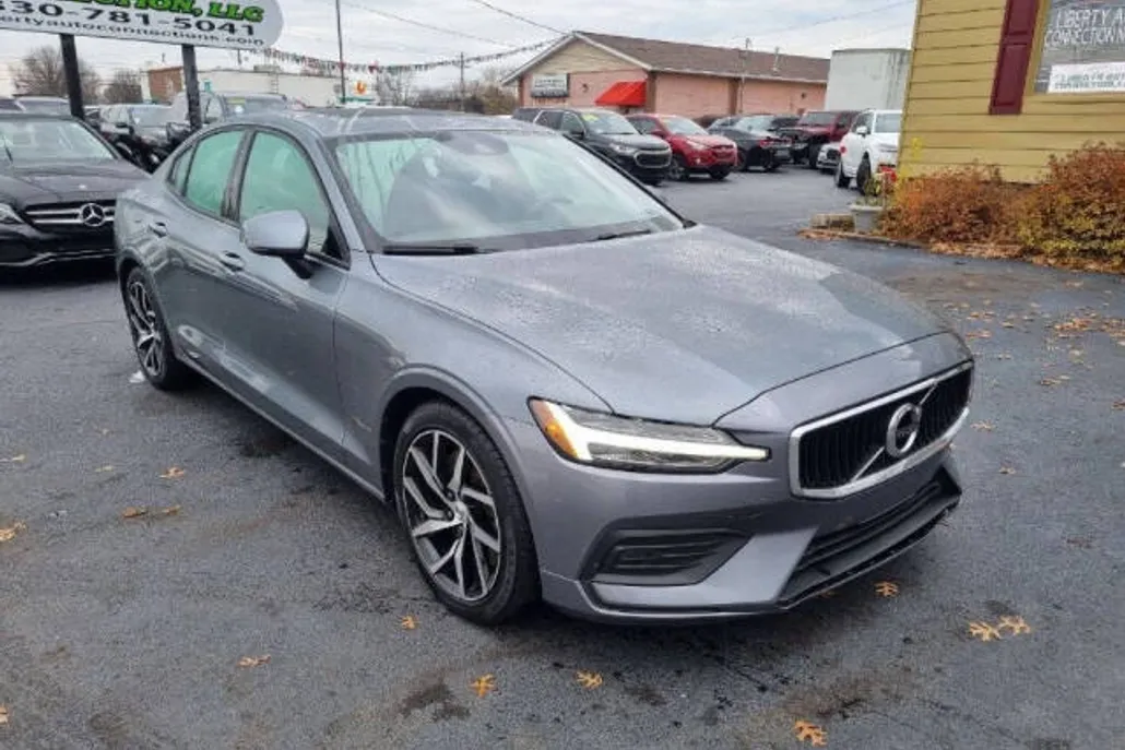2020 Volvo S60 T6 Momentum AWD photo 1