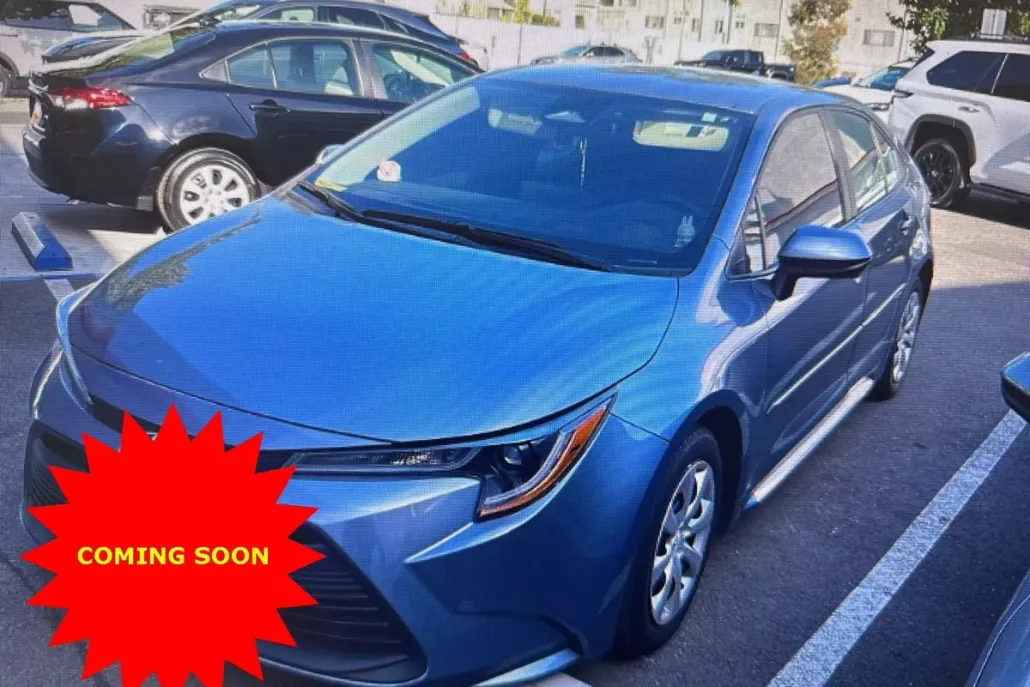 2023 Toyota Corolla LE photo 1