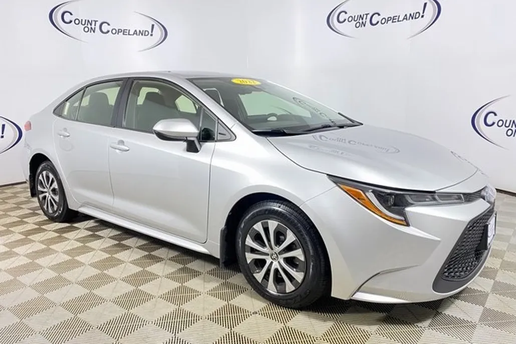 2022 Toyota Corolla Hybrid LE photo 1