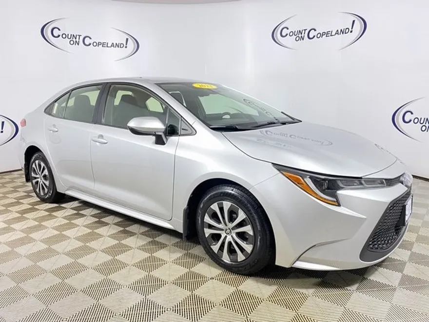 2022 Toyota Corolla Hybrid LE photo 1
