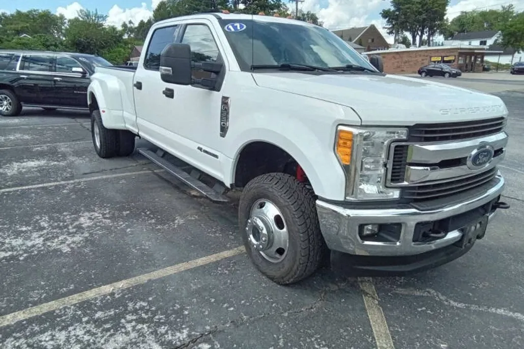 2017 Ford F-350 XLT photo 1