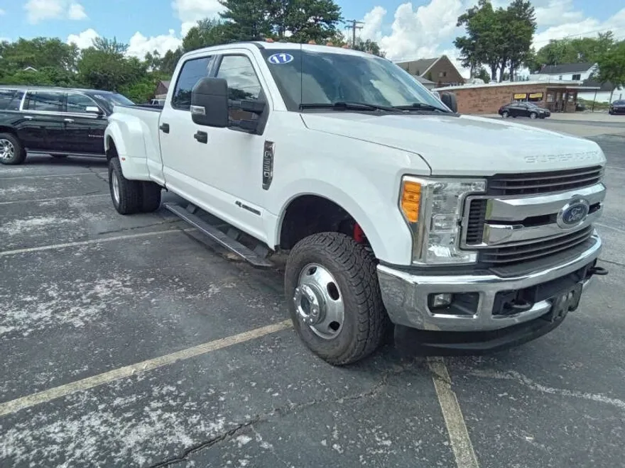 2017 Ford F-350 XLT photo 1