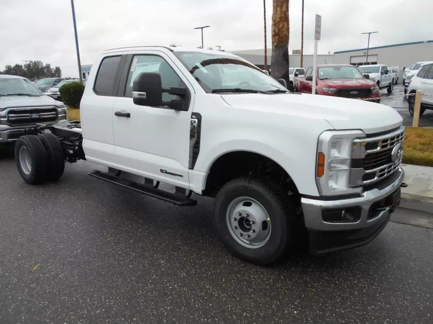 2025 Ford F-350 XL photo 1