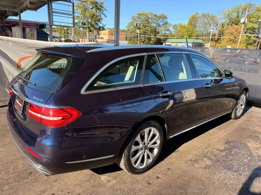 2018 Mercedes Benz E 400 4MATIC Wagon photo 2
