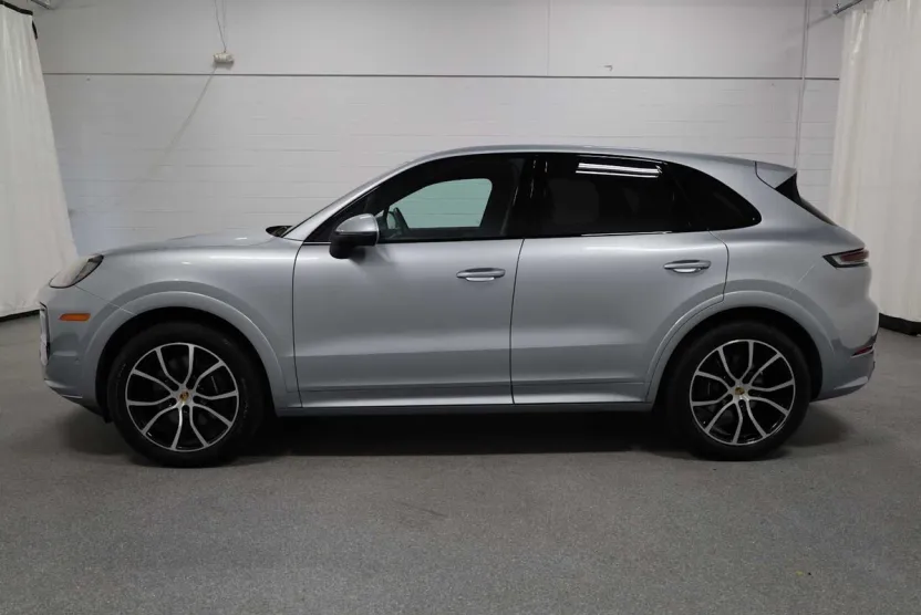 2024 Porsche Cayenne photo 1