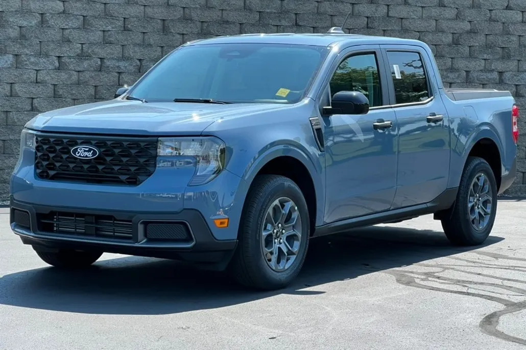 2025 Ford Maverick XLT photo 1