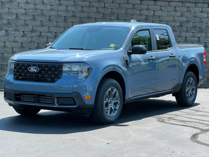 2025 Ford Maverick XLT photo 1