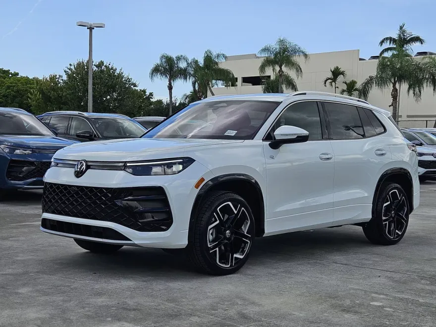 2025 Volkswagen Tiguan SEL R-Line Black photo 1