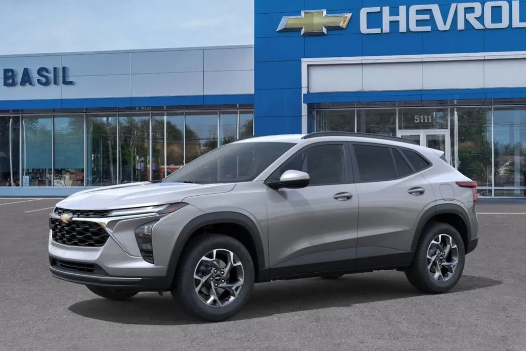 2025 Chevrolet Trax LT photo 1