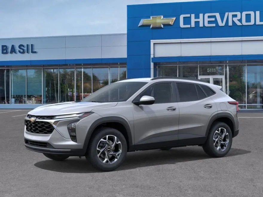2025 Chevrolet Trax LT photo 1