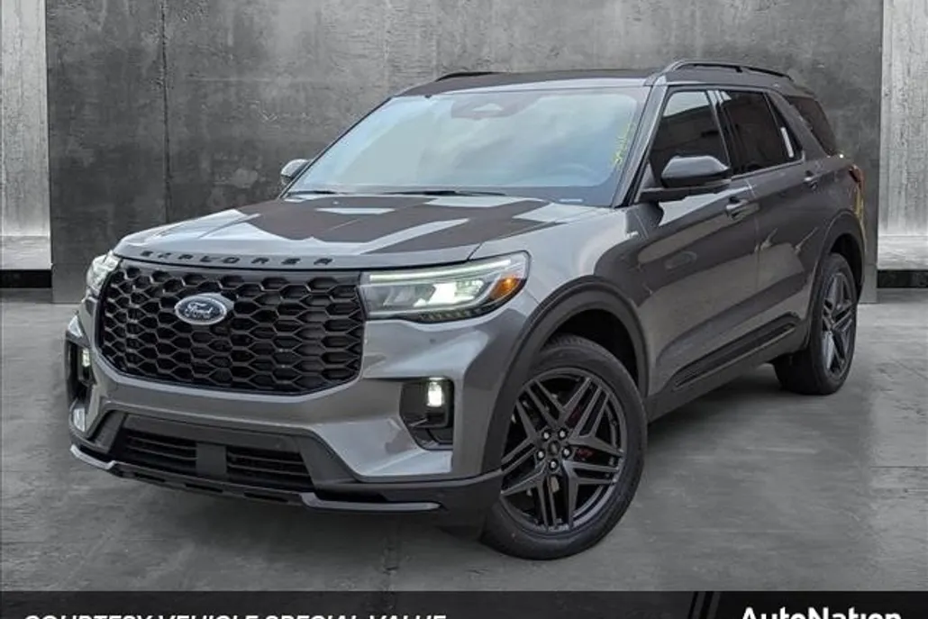 2025 Ford Explorer ST-Line photo 1