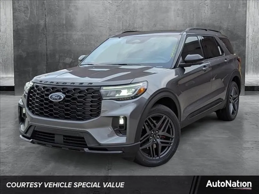 2025 Ford Explorer ST-Line photo 1