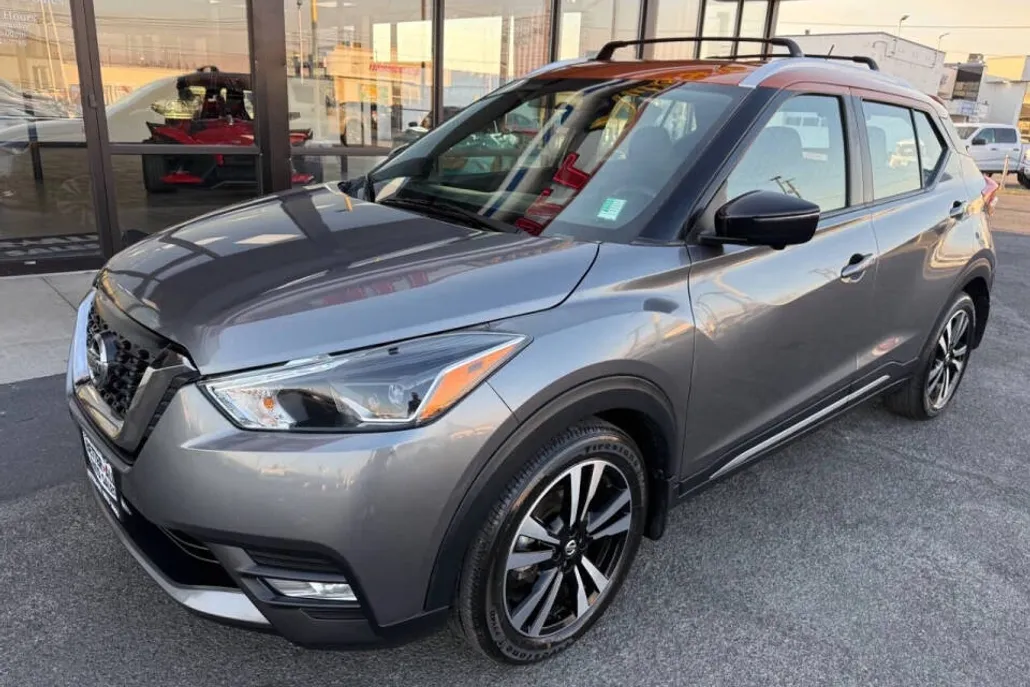 2018 Nissan Kicks SR photo 1