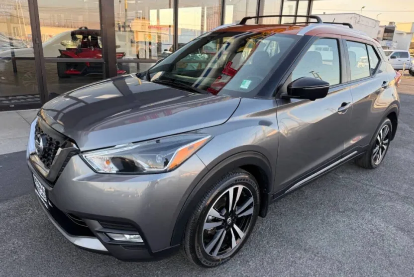 2018 Nissan Kicks SR photo 1