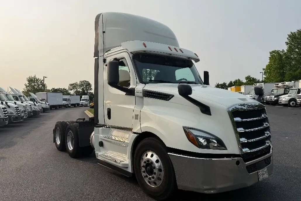 2019 Freightliner Cascadia 126" Day cab photo 1