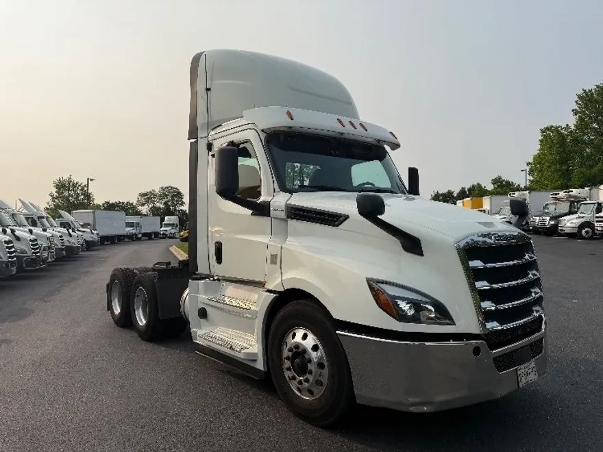 2019 Freightliner Cascadia 126" Day cab photo 1