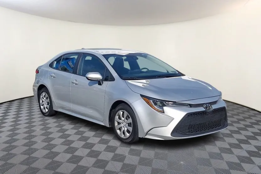 2022 Toyota Corolla LE photo 1