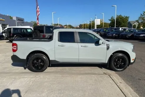 2022 Ford Maverick Lariat photo 2