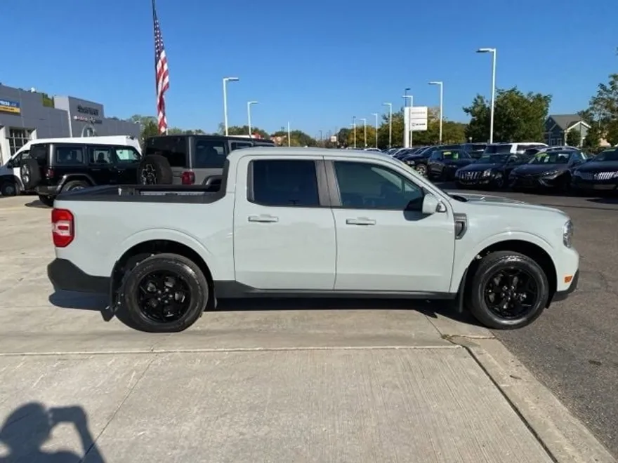 2022 Ford Maverick Lariat photo 2