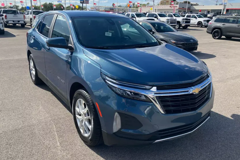 2024 Chevrolet Equinox LT photo 1