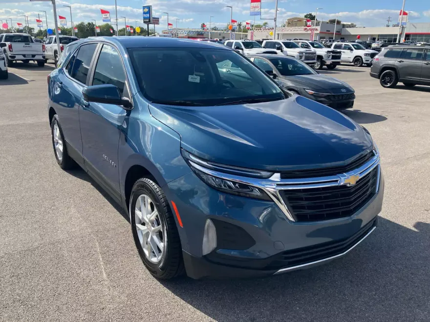 2024 Chevrolet Equinox LT photo 1