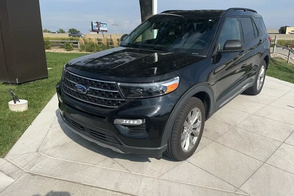 2020 Ford Explorer XLT photo 1