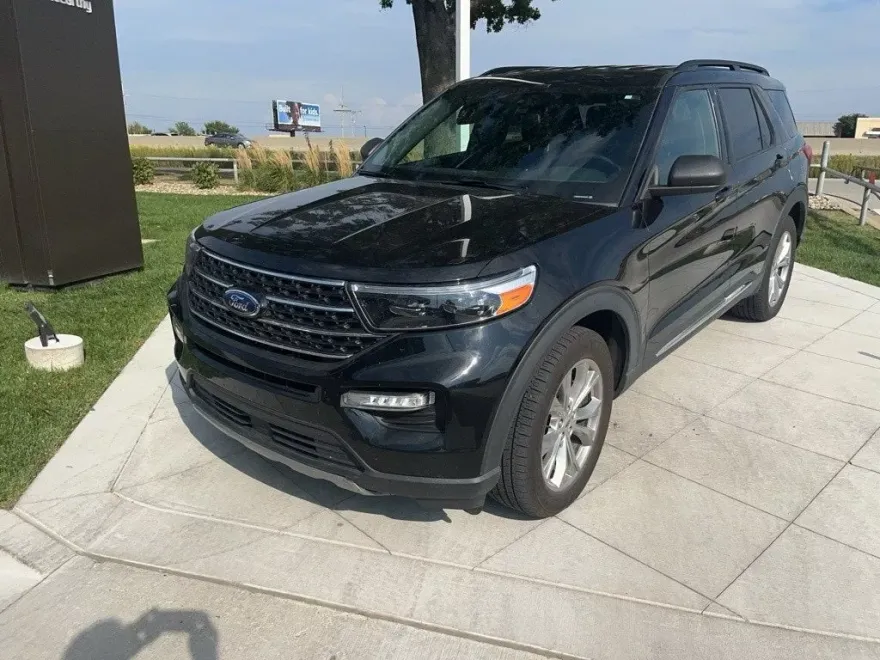 2020 Ford Explorer XLT photo 1