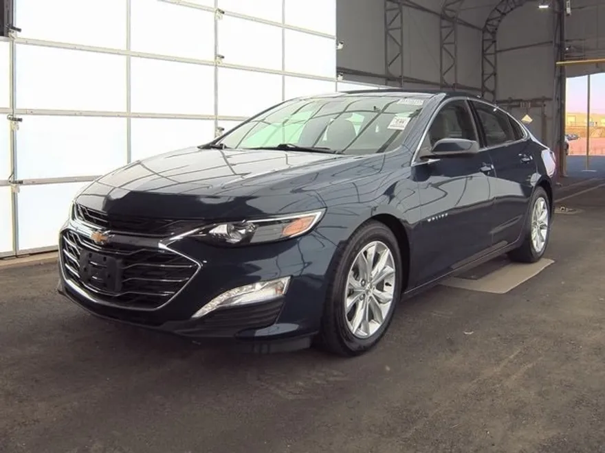 2021 Chevrolet Malibu 1LT photo 1