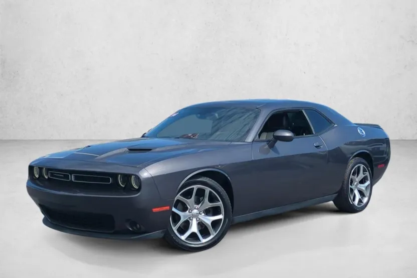 2015 Dodge Challenger SXT R/T Plus photo 1
