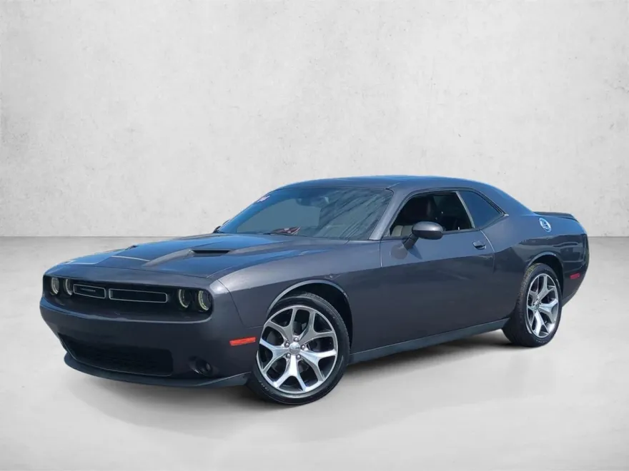 2015 Dodge Challenger SXT R/T Plus photo 1