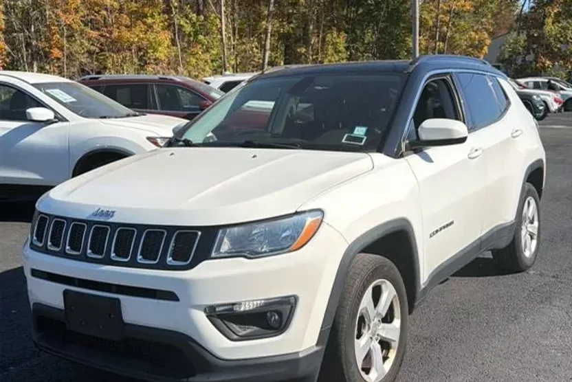 2019 Jeep Compass Latitude Sport photo 1