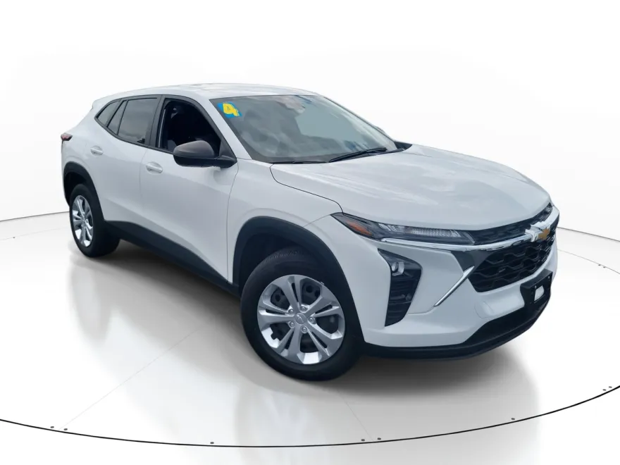 2024 Chevrolet Trax LS photo 1