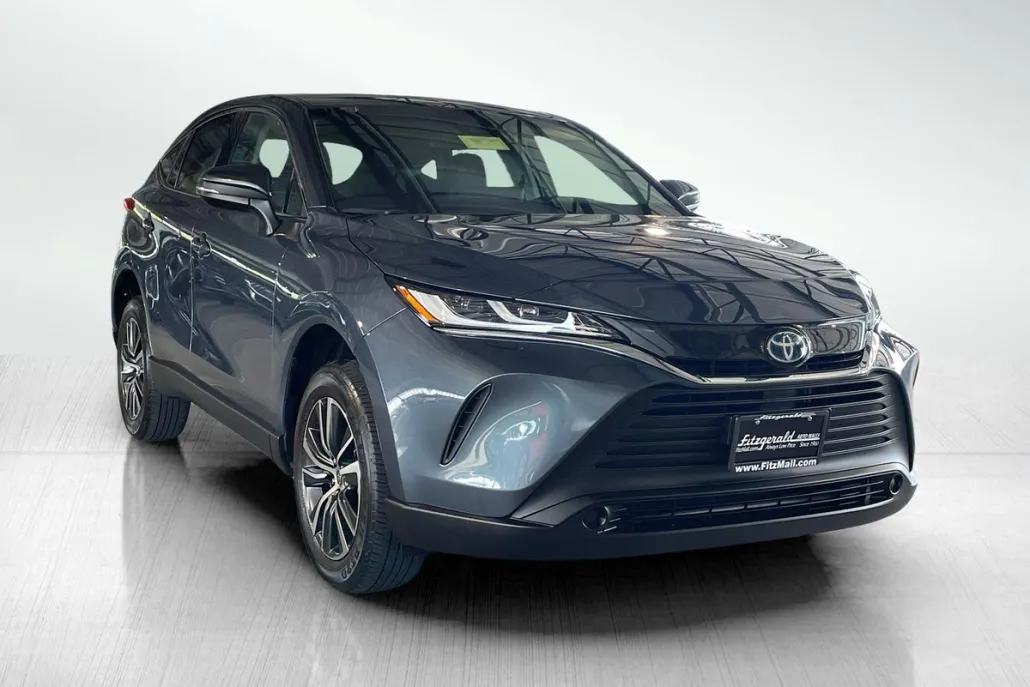2023 Toyota Venza LE photo 1