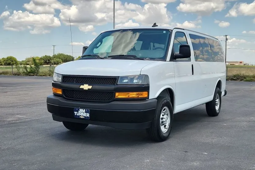 2023 Chevrolet Express Passenger 3500 photo 1