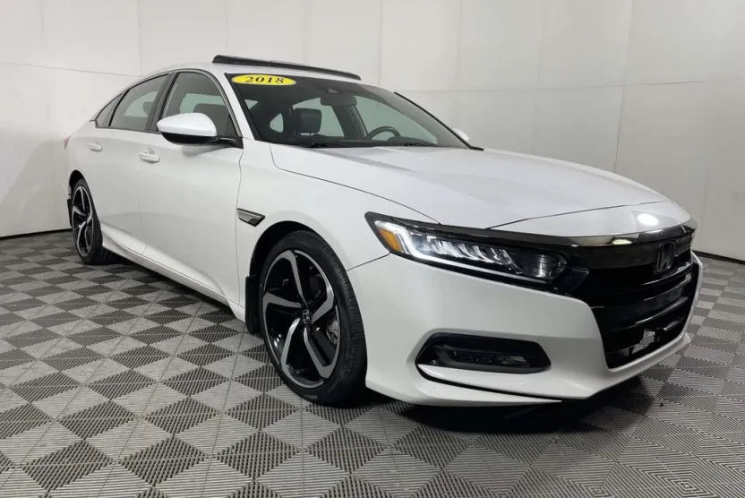 2018 Honda Accord Sport 2.0T photo 1