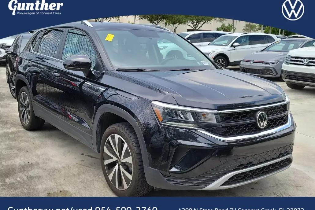 2022 Volkswagen Taos SE photo 1