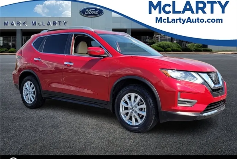 2017 Nissan Rogue SV photo 1