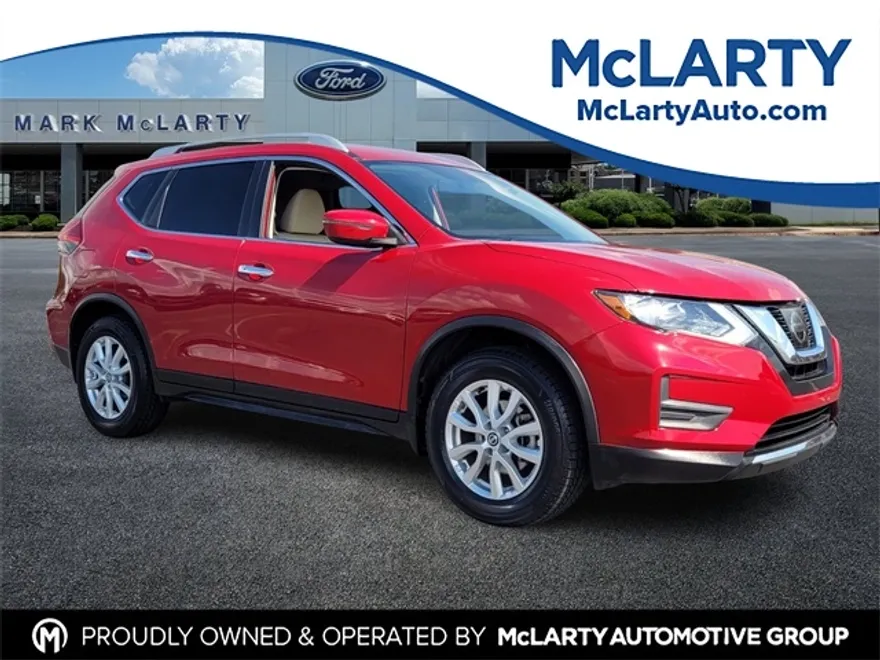 2017 Nissan Rogue SV photo 1