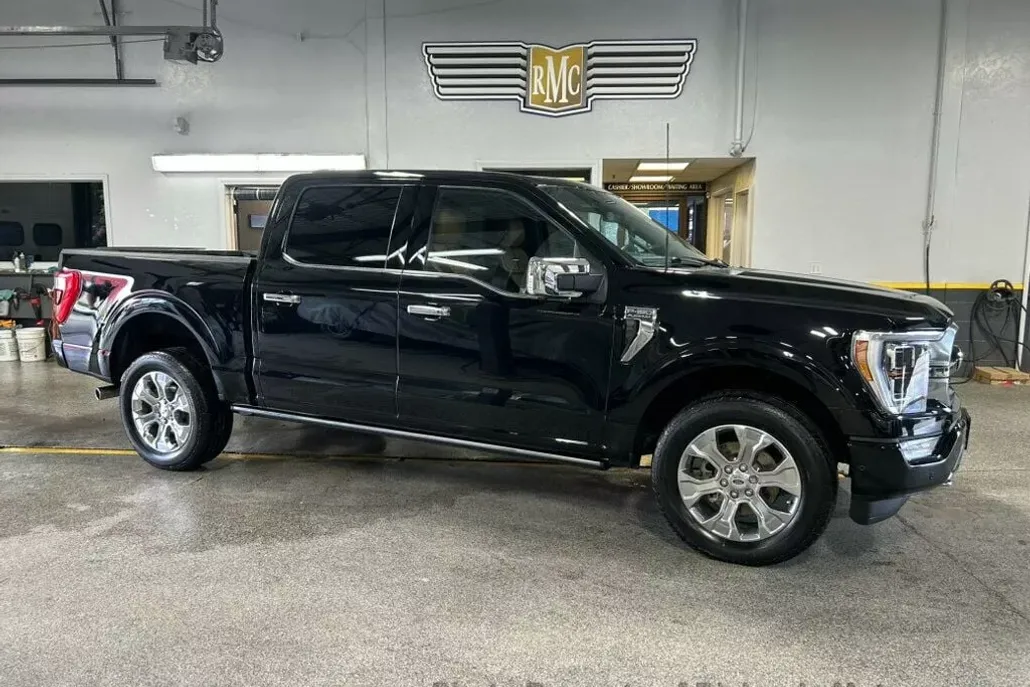 2023 Ford F-150 Platinum photo 1
