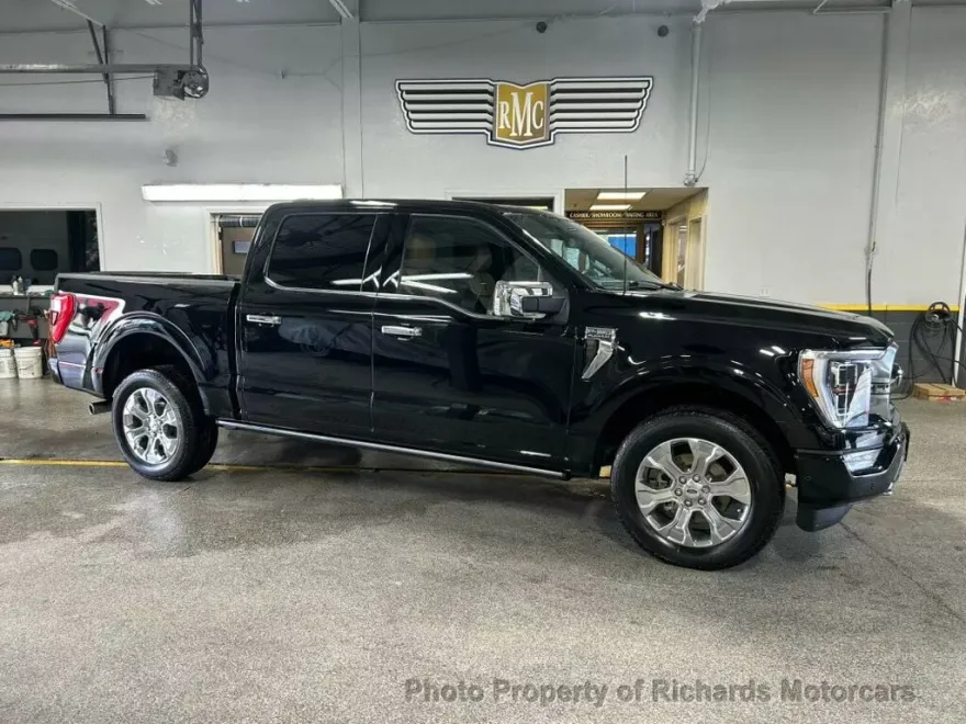 2023 Ford F-150 Platinum photo 1