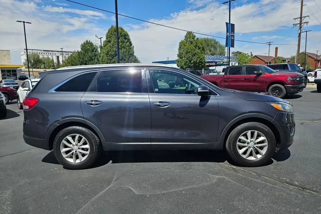 2017 Kia Sorento LX photo 1