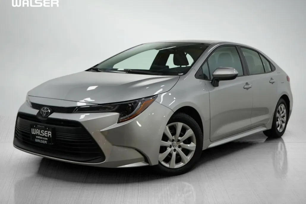 2024 Toyota Corolla LE photo 1